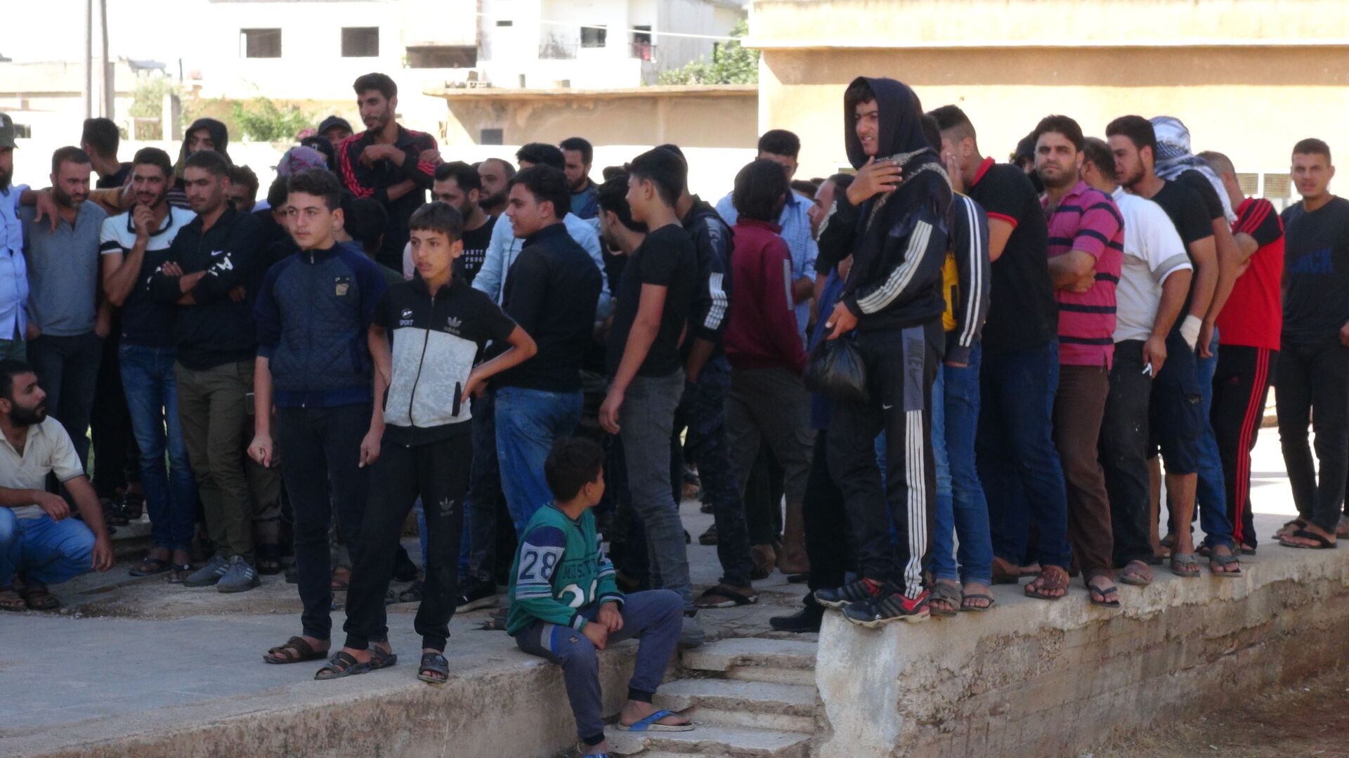 المسلحين يسلمون أسلحتهم للجيش السوري في طفس - سبوتنيك عربي, 1920, 23.11.2021