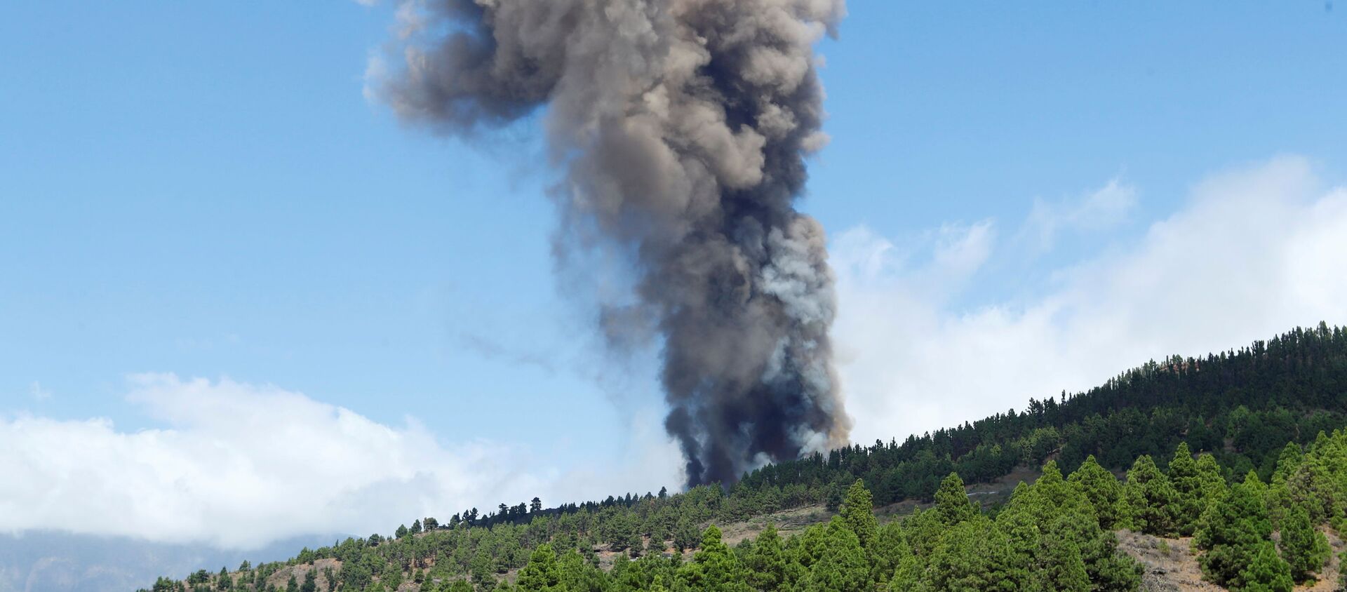 بركان جبل كمبر فيجا في جزيرة لا بالما الإسبانية بالمحيط الأطلسي، 19 سبتمبر 2021 - سبوتنيك عربي, 1920, 19.09.2021