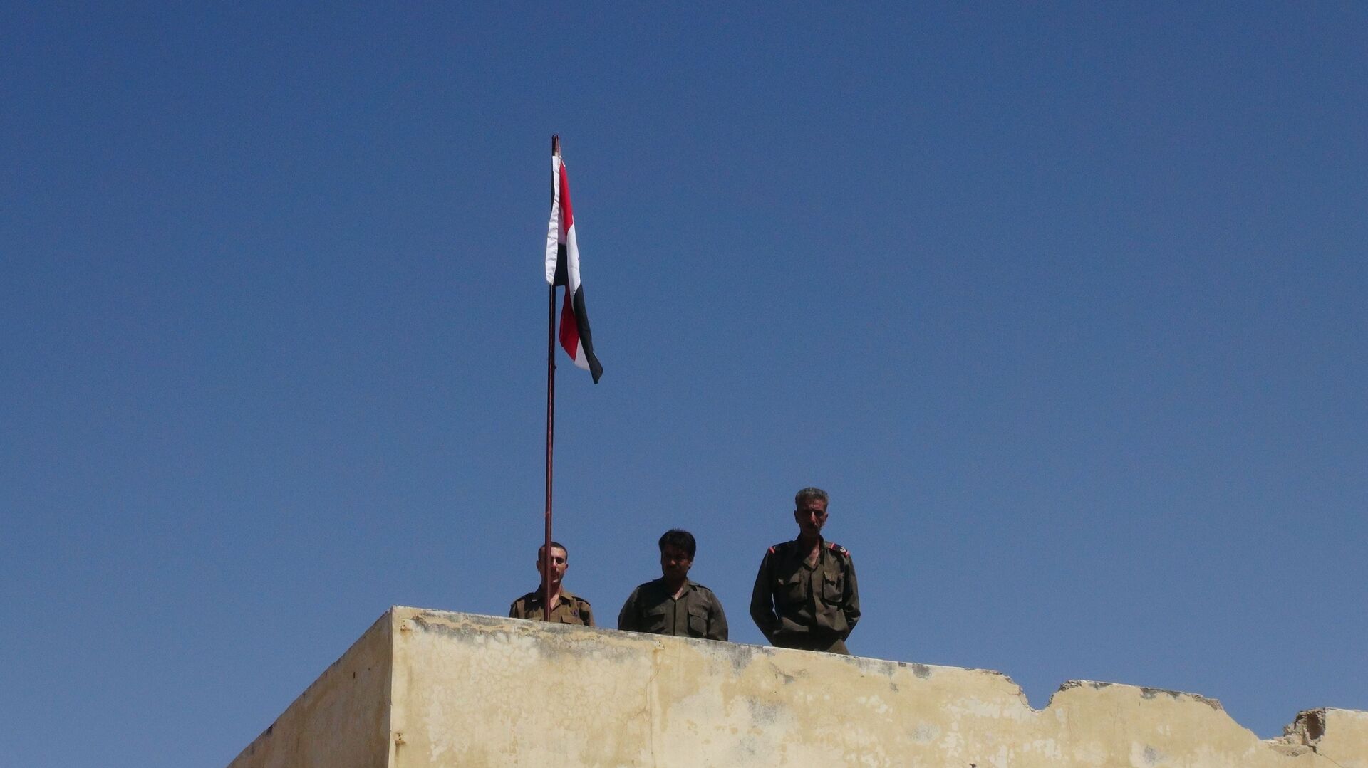 الجيش السوري ينتشر في طفس في بريف درعا، سوريا 20 سبتمبر 2021 - سبوتنيك عربي, 1920, 23.11.2021