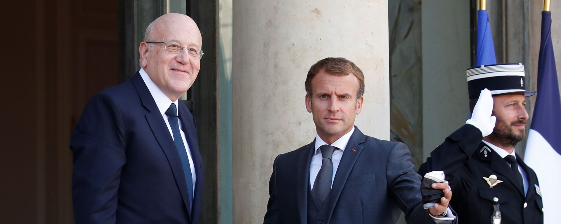 الرئيس الفرنسي إيمانويل ماكرون يلتقي مع رئيس الحكومة اللبنانية نجيب ميقاتي في باريس، فرنسا 24 سبتمبر 2021 - سبوتنيك عربي, 1920, 12.01.2022