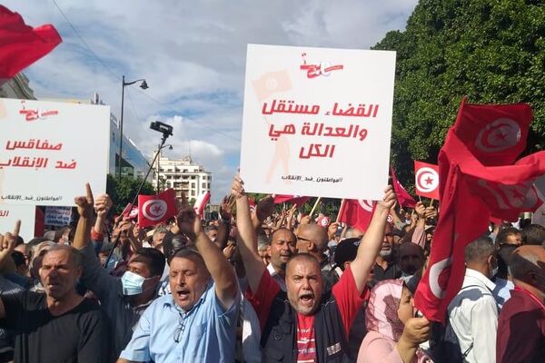 مسيرة رافضة لقرارات الرئيس التونسي قيس سعيد مسيرة رافضة لقرارات الرئيس التونسي قيس سعيد - سبوتنيك عربي