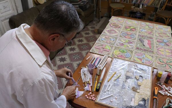 محمد خواتمي، طبيب سوري يروي حكاية بلاده بلوحات فسيفسائية - سبوتنيك عربي