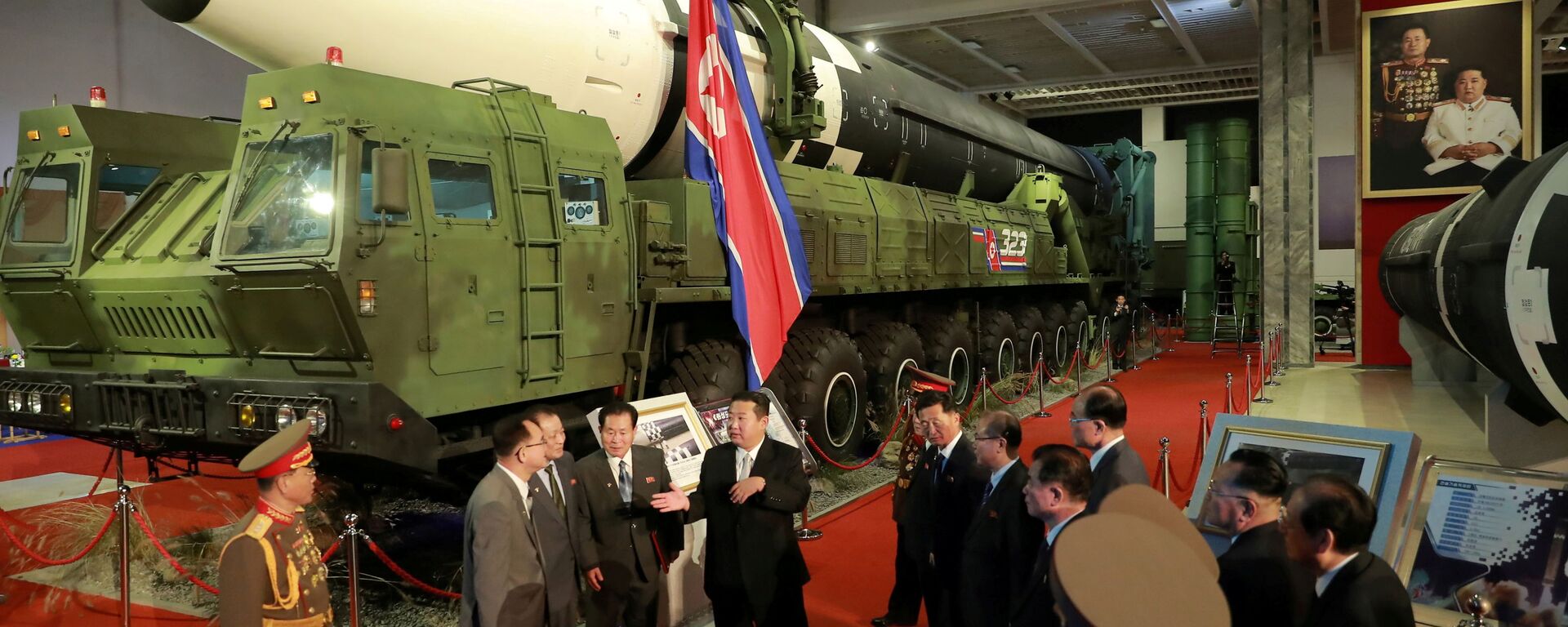 Лидер КНДР Ким Чен Ын на выставке оборонной промышленности в Пхеньяне  - سبوتنيك عربي, 1920, 19.02.2026