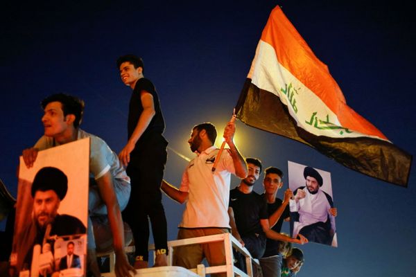 أنصار مقتدى الصدر العراقي يحتفلون بنتائج الانتخابات البرلمانية العراقية في النجف، العراق 11 أكتوبر 2021 - سبوتنيك عربي
