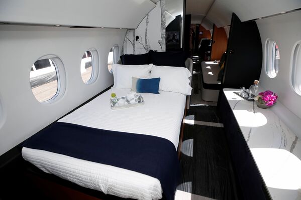 صورة داخل غرفة نوم لطائرة رجال الأعمال من طراز Dassault Aviation Falcon 10X  في مطار هندرسون خلال  مؤتمر ومعرض طيران الأعمال NBAA في هندرسون، ولاية نيفادا، الولايات المتحدة، 12 أكتوبر 2021. - سبوتنيك عربي