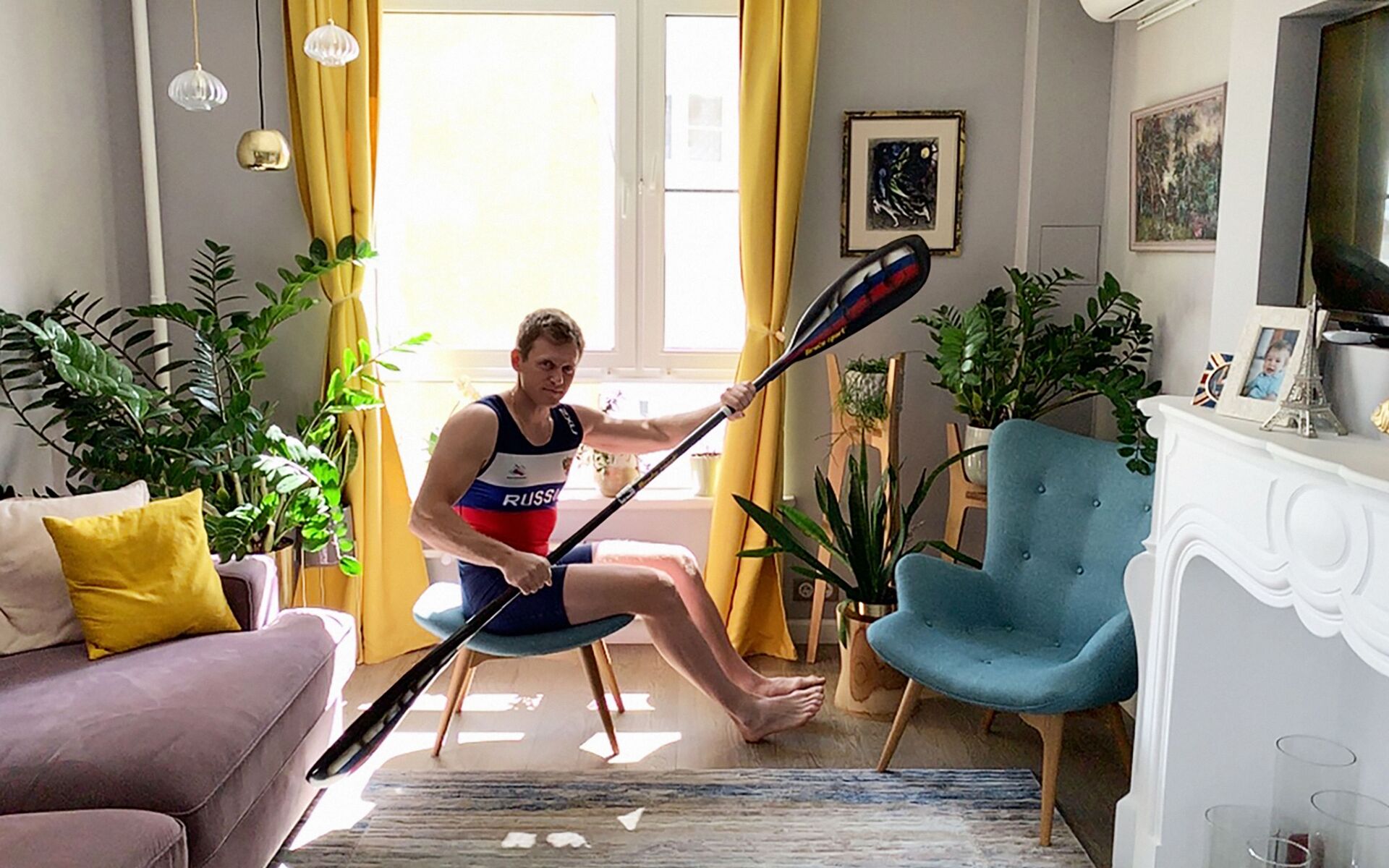 صورة الأولمبياد في البيت، المصورة الروسية داريا إسايفا، الفائز بالمركز الأول في الرياضة، سلسلة صور في مسابقة أندريه ستينين للتصوير الصحفي الدولي - سبوتنيك عربي, 1920, 23.11.2021