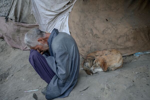 رجل مدمن مخدرات في كابول، أفغانستان 9 أكتوبر 2021 - سبوتنيك عربي