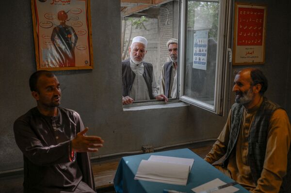 وصول مدمنين جدد إلى مستشفى ابن سينا الطبي للعلاج من تعاطي المخدرات في كابول، أفغانستان 10 أكتوبر 2021 - سبوتنيك عربي