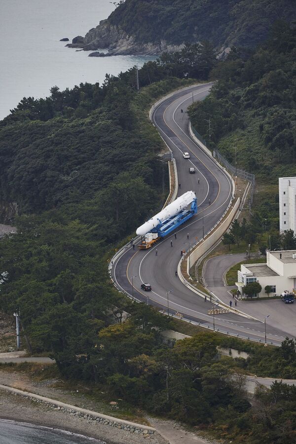صاروخ نوري (KSLV-II NURI ) من صنع كوريا الجنوبية، في مركز نارو للفضاء في غوهيونغ، 20 أكتوبر 2021 - سبوتنيك عربي