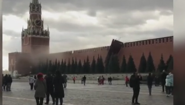 رياح الإعصار تلحق الأذى بجدار الكرملين - سبوتنيك عربي