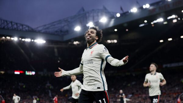 المصري محمد صلاح يحرز ثلاثة أهداف لفريقه ليفربول في مرمى مانشستر يونايتد - سبوتنيك عربي