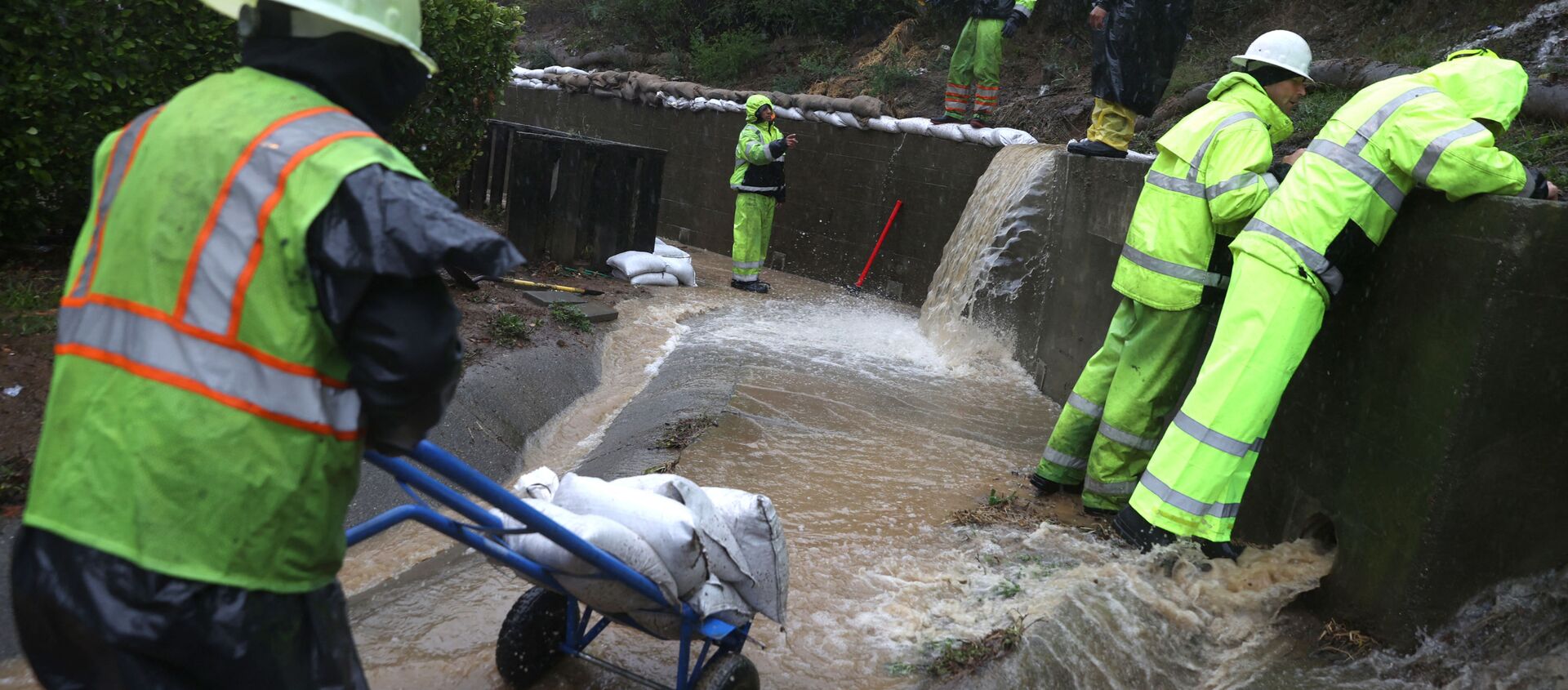 عاصفة قوية تضرب كاليفورنيا تسبب انقطاعا في الكهرباء وانهيارات الأحد 24 أكتوبر 2021 عاصفة قوية تضرب كاليفورنيا تسبب انقطاعا في الكهرباء وانهيارات الأحد 24 أكتوبر 2021 - سبوتنيك عربي, 1920, 24.10.2021