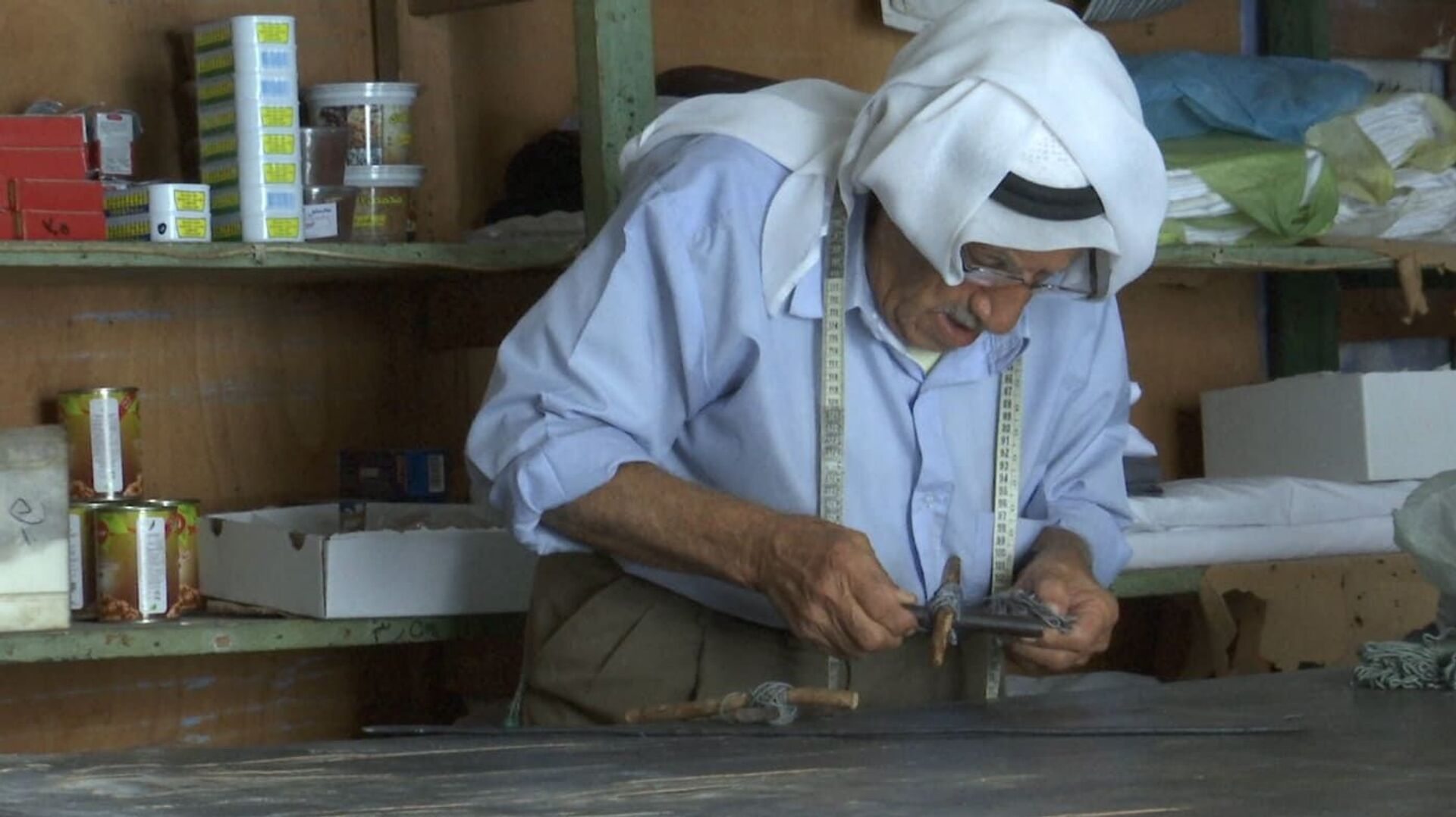 الفلسطيني، محمود يوسف، خياط اللباس التقليدي القمباز، طولكرم، فلسطين - سبوتنيك عربي, 1920, 23.11.2021