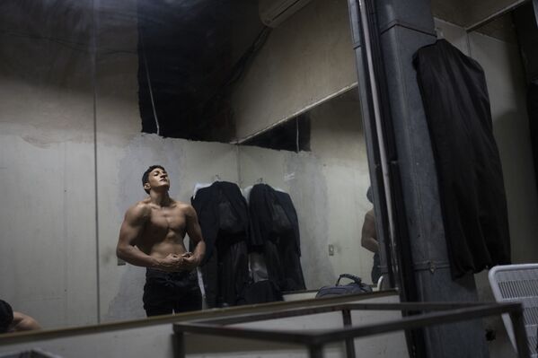 المشاركون في مسابقة رجل فنزويلا الوسيم، وهي تعادل مسابقة ملكة جمال الرجال في كاراكاس، فنزويلا، 30 أكتوبر 2021 - سبوتنيك عربي