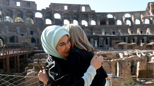 بيرجيت ماكرون وأمينة أردوغان - سبوتنيك عربي