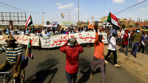 متظاهرون يحتجون ضد الانقلاب العسكري في خرطوم، السودان 30 أكتوبر 2021 - سبوتنيك عربي