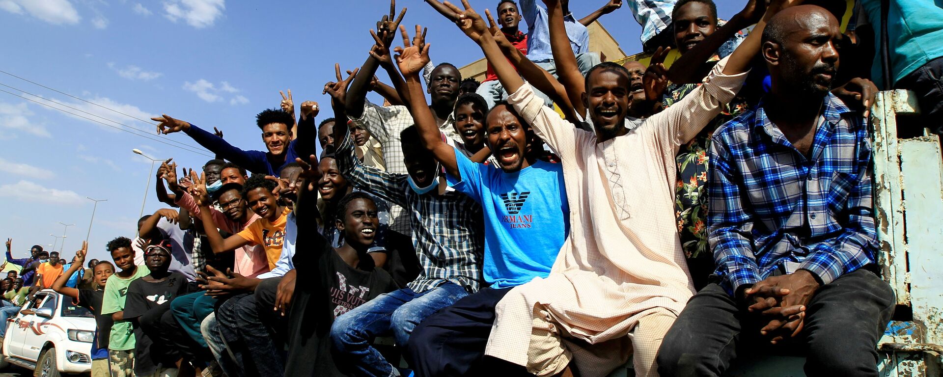 30 أكتوبر/ تشرين الأول 2021 - متظاهرون يحتجون ضد الانقلاب العسكري في خرطوم السودانية. - سبوتنيك عربي, 1920, 13.04.2022