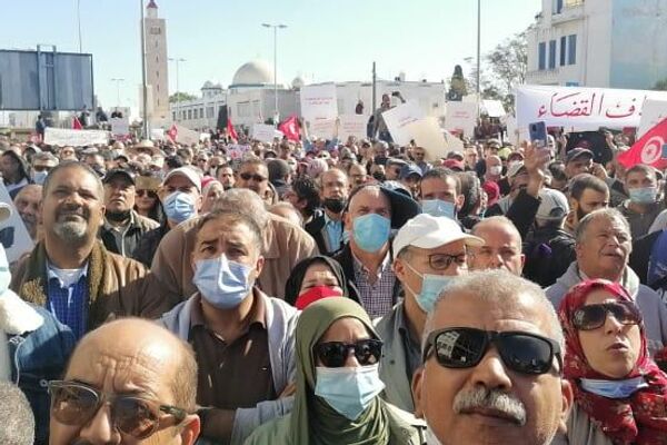 مسيرة احتجاجية ضد إجراءات الرئيس التونسي قيس سعيد مسيرة احتجاجية ضد إجراءات الرئيس التونسي قيس سعيد - سبوتنيك عربي