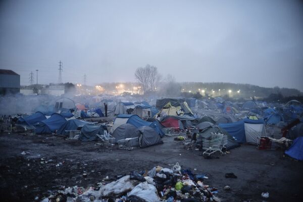  المخيم المؤقت للمهاجرين في غراند سينث، شمال فرنسا، 16 نوفمبر 2021 - سبوتنيك عربي