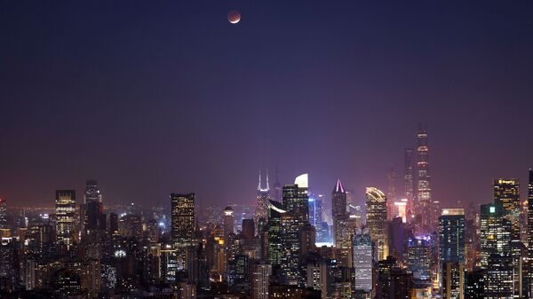 شنغهاي تشهد أطول خسوف جزئي في العالم، الصين 19 نوفمبر 2021 - سبوتنيك عربي