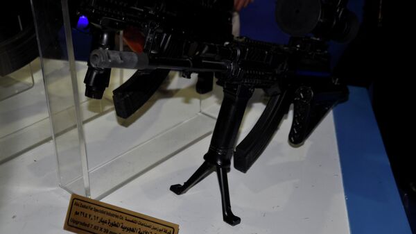 بندقية مصرية يمكنها إطلاق 600 رصاصة في الدقيقة - سبوتنيك عربي