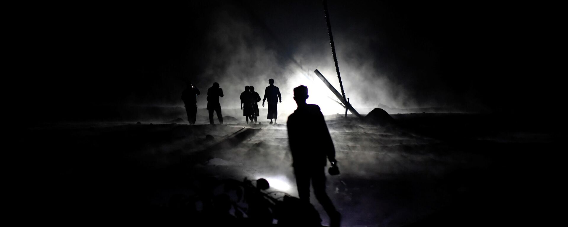 هروب الأهالي بعد ثوران بركان سيميرو في إندونيسيا الأحد 5 ديسمبر2021 - سبوتنيك عربي, 1920, 07.12.2021