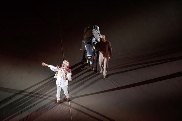 الممثل السوري فايز قزق خلال أداء شخصية جحا في افتتاح كأس العرب بقطر  - سبوتنيك عربي