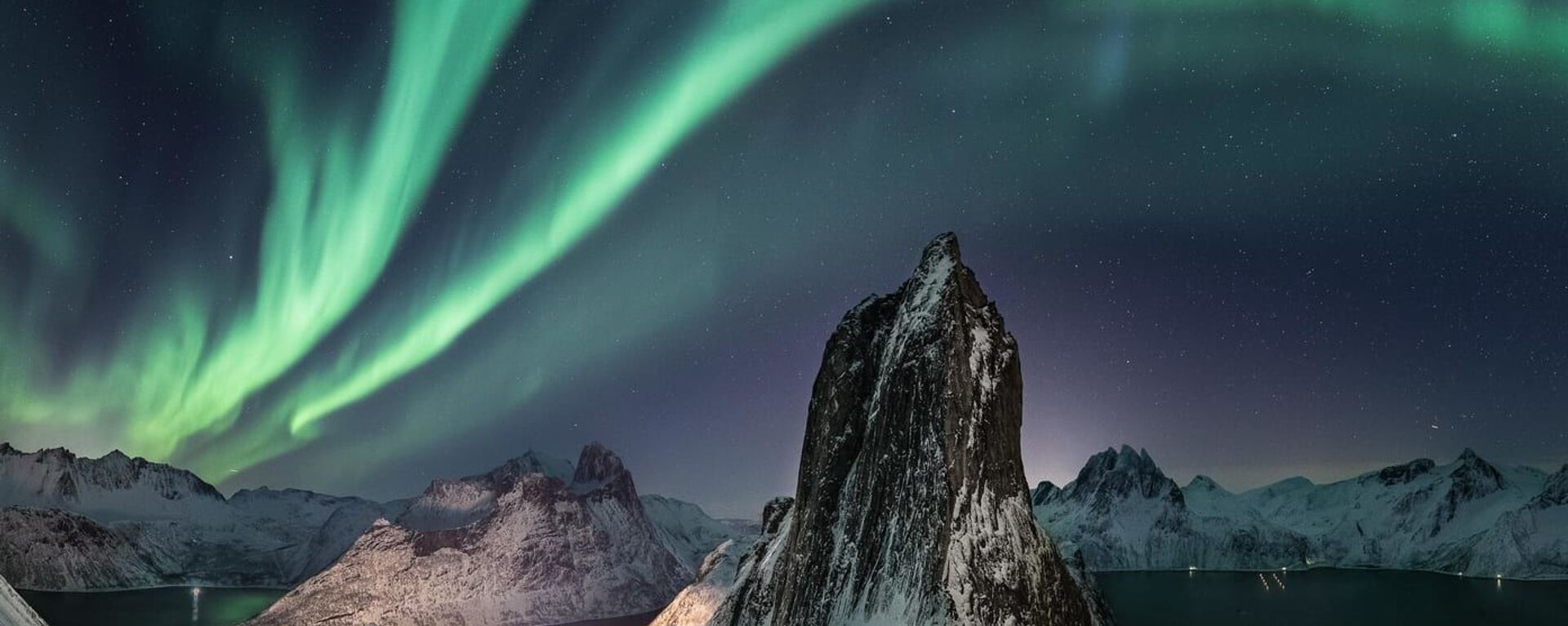 صورة بعنوان كاتدرائية أضواء الشمال، للمصور فرويديس دالهيم من النرويج، التي دخلت ضمن قائمة أفضل مصور أضواء الشمال لعام 2021.  - سبوتنيك عربي, 1920, 08.12.2021