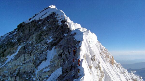 تسلق قمة إيفرست، أعلى قمة على وجه الأرض - سبوتنيك عربي