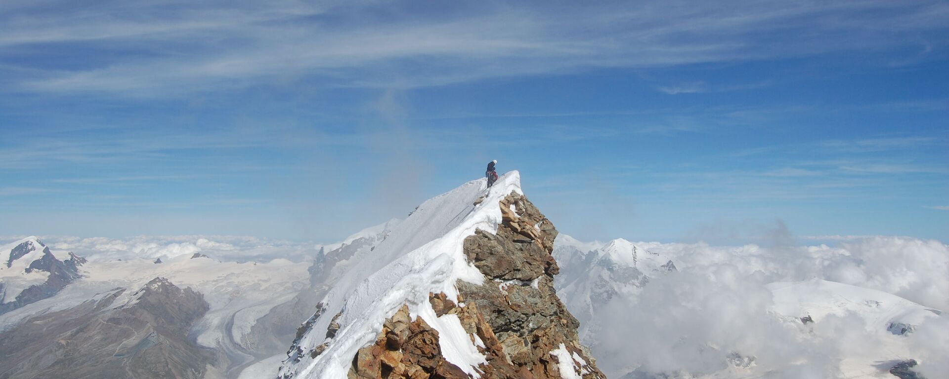 متسلق على جبل ماترهورن، قمة في بينين ألبس على الحدود بين سويسرا وإيطاليا - سبوتنيك عربي, 1920, 18.11.2025