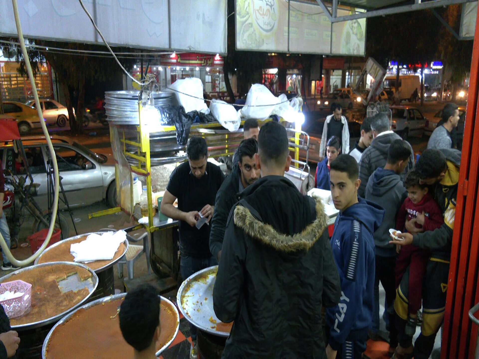 حلويات أبو الغلابة تحت شعار خلي الفقير ياكل في غزة، فلسطين - سبوتنيك عربي, 1920, 14.12.2021