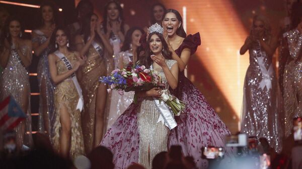تتوج الهندية هارناز ساندو بلقب ملكة جمال الكون 2021 خلال مسابقة ملكة جمال الكون الـ70، في إيلات، إسرائيل 13 ديسمبر 2021 - سبوتنيك عربي