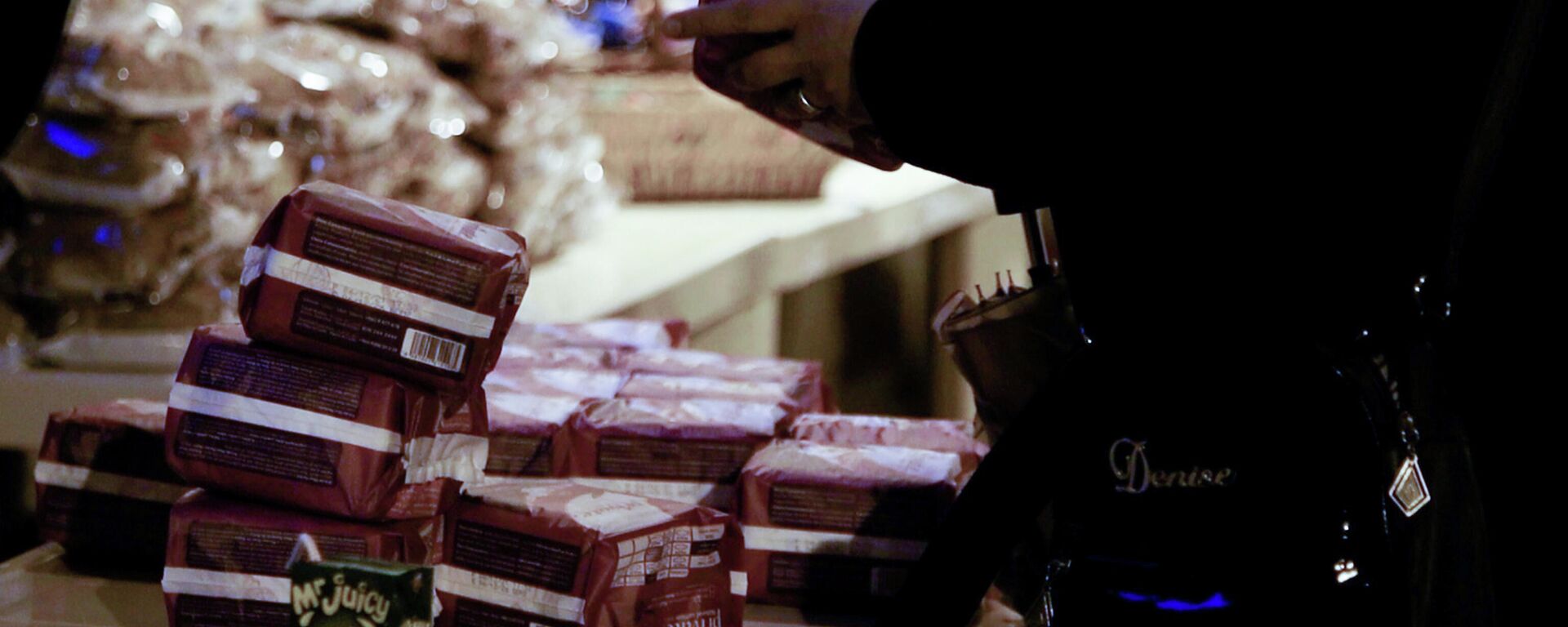 مبادرات إحياء العيد لمساعدة ودعم وإدخال الفرحة على قلوب الأطفال وأهاليهم، لبنان - سبوتنيك عربي, 1920, 20.12.2021