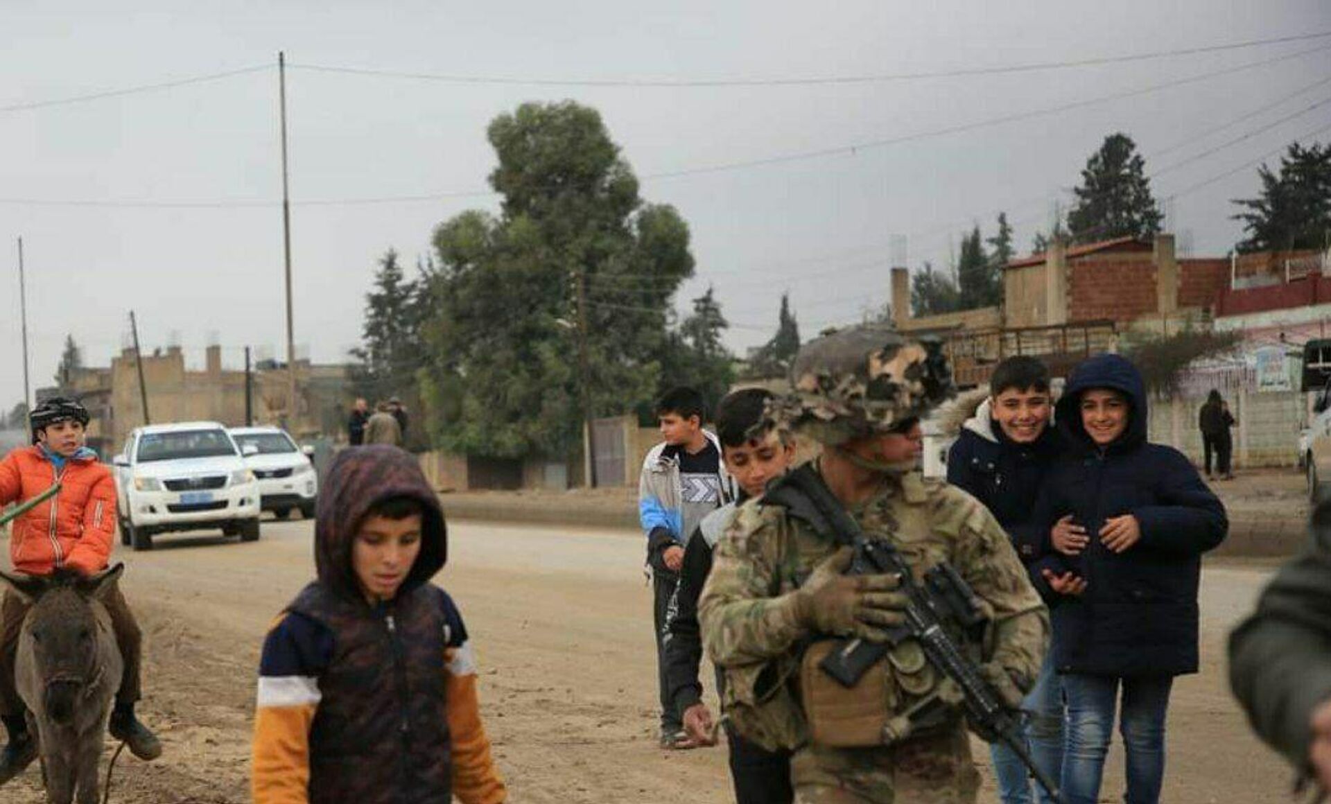 ضباط الجيش الأمريكي يكايدون السكان العرب شرقي سوريا نحن باقون - سبوتنيك عربي, 1920, 21.12.2021