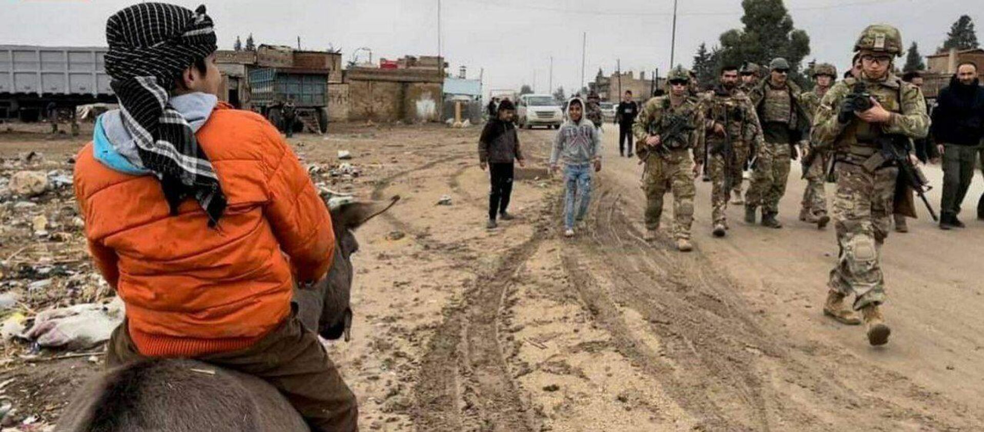 ضباط الجيش الأمريكي يكايدون السكان العرب شرقي سوريا نحن باقون - سبوتنيك عربي, 1920, 21.12.2021