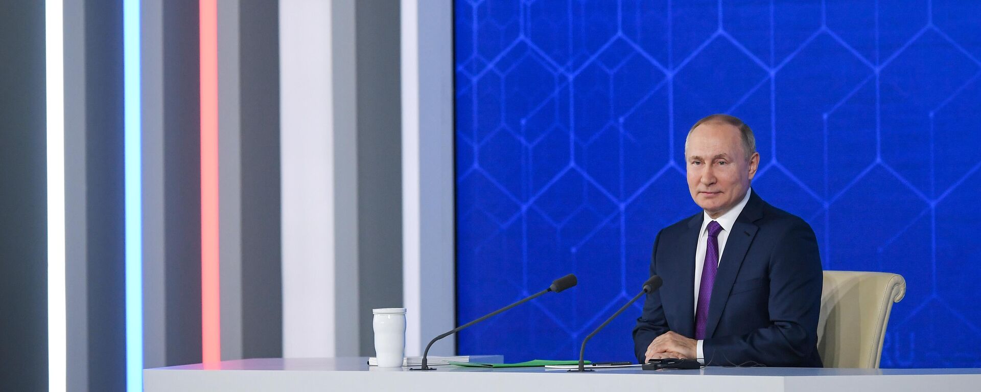 الرئيس الروسي فلاديمير بوتين يعقد المؤتمر الصحفي السنوي الكبير في موسكو - سبوتنيك عربي, 1920, 23.12.2021