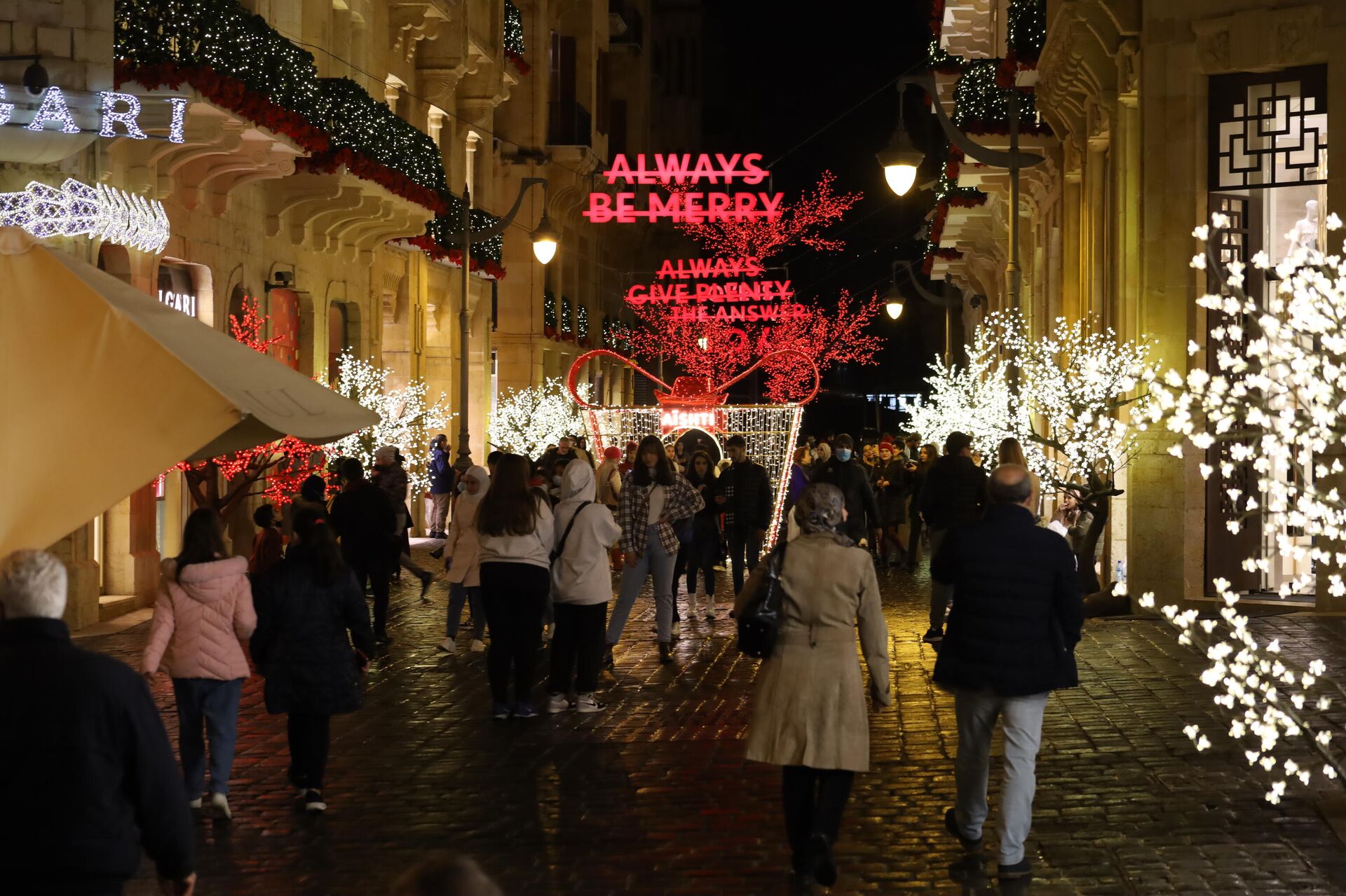 تزيين شوارع بيروت لاستقبال أعياد الميلاد ورأس السنة، لبنان - سبوتنيك عربي, 1920, 24.12.2021