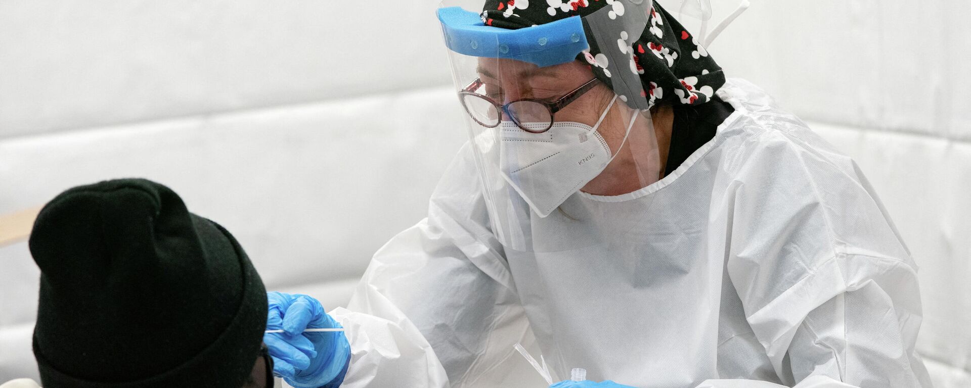 اختبار فحص كورونا، كوفيد-19، مع تفشي سلالة أوميكرون، في نيويورك، الولايات المتحدة 27 ديسمبر 2021 - سبوتنيك عربي, 1920, 03.01.2022