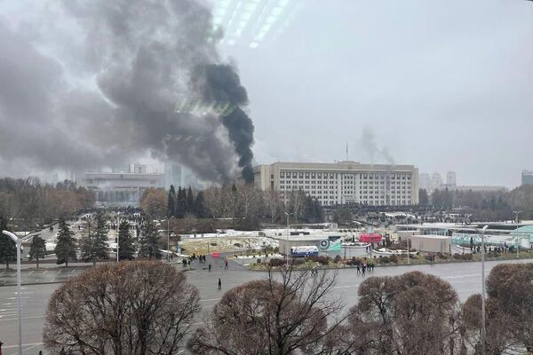 المتظاهرون في ألما آتا يقتحمون مبنى البلدية وسماع إطلاق نار - سبوتنيك عربي