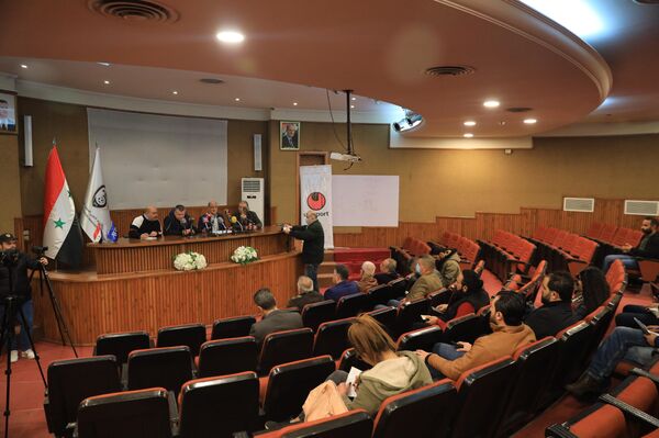 مؤتمر صحفي مشترك مع المدرب تيتا في مقر الاتحاد السوري لكرة القدم، سوريا - سبوتنيك عربي