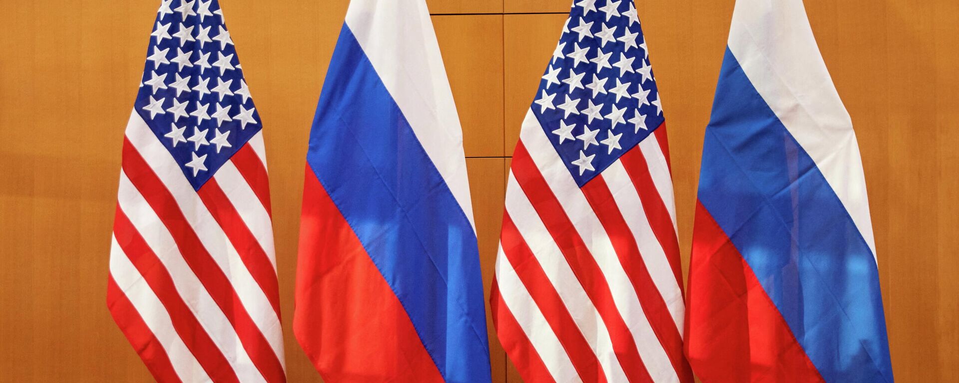 نائبة وزير الخارجية الأمريكية ويندي شيرمان ونائب وزير الخارجية الروسي سيرغي ريابكوف في محادثات أمنية في بعثة الولايات المتحدة في جنيف، سويسرا، 10 يناير 2022. - سبوتنيك عربي, 1920, 14.02.2022