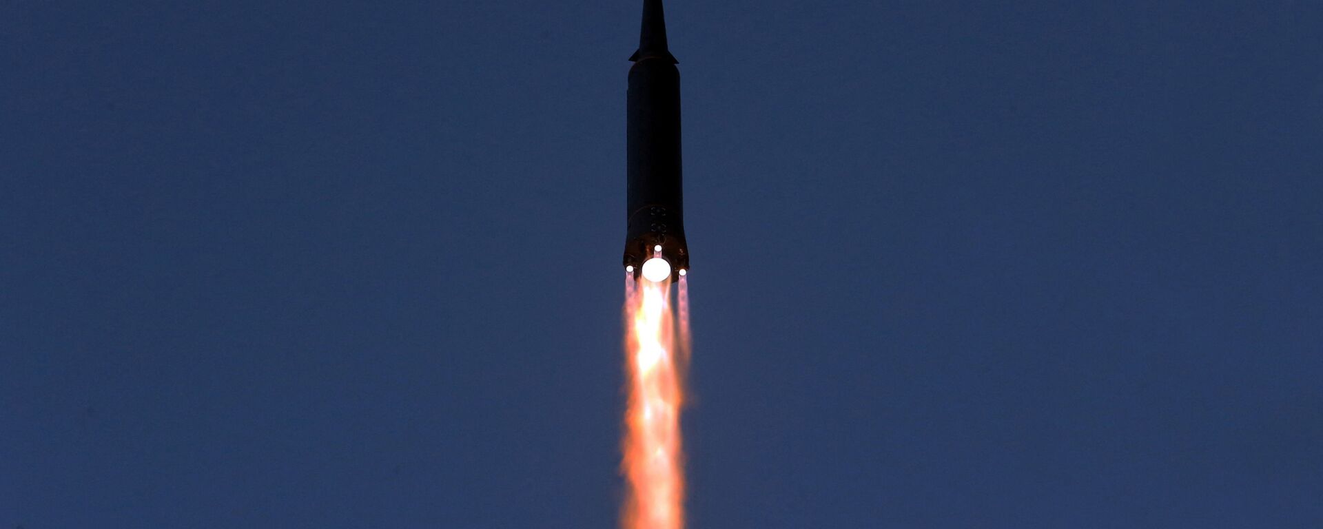 اختبار إطلاق صاروخ تفوق سرعته سرعة الصوت في كوريا الشمالية، 11 يناير 2022  - سبوتنيك عربي, 1920, 26.01.2022