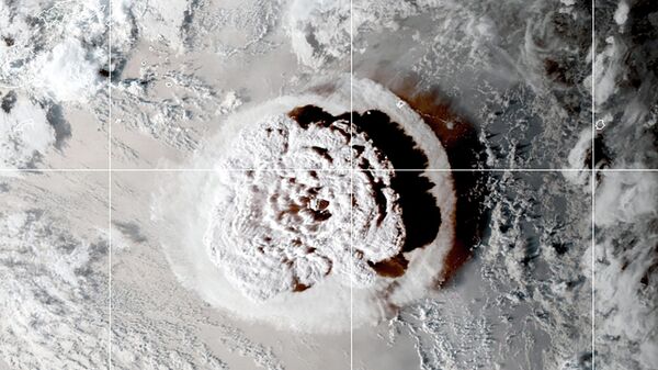 صورة ملتقطة بواسطة القمر الصناعي لثوران بركان تحت الماء قبالة تونغا 15 يناير 2022
 - سبوتنيك عربي