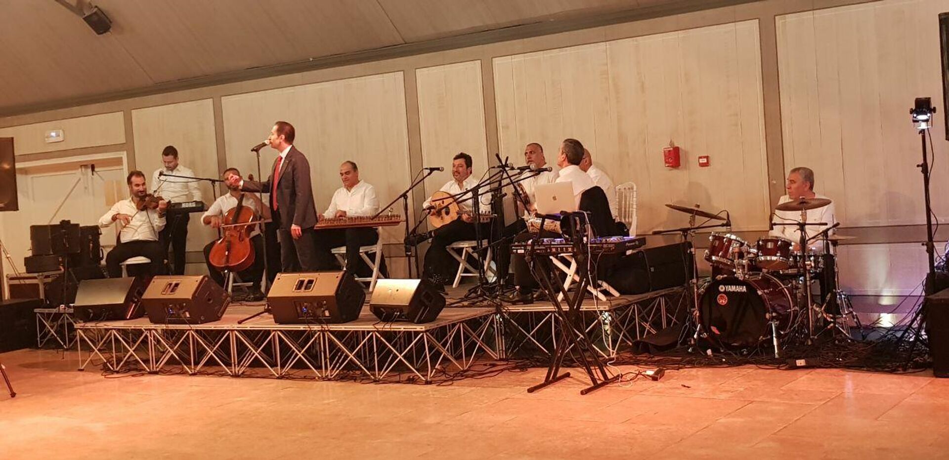 حفلات السوريين في باريس مع العازف الشاب بشر جلبي - سبوتنيك عربي, 1920, 16.01.2022