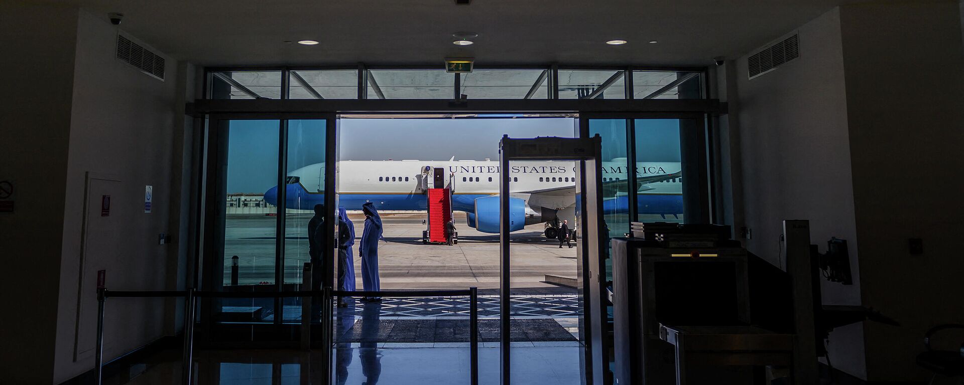 مطار أبو ظبي - سبوتنيك عربي, 1920, 20.01.2022