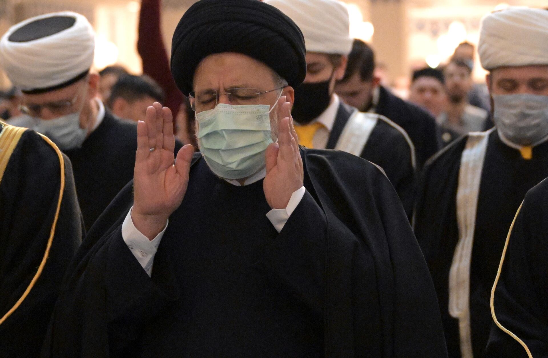 الرئيس الإيراني ابراهيم رئيسي يصلي في مسجد موسكو الكبير - سبوتنيك عربي, 1920, 20.01.2022