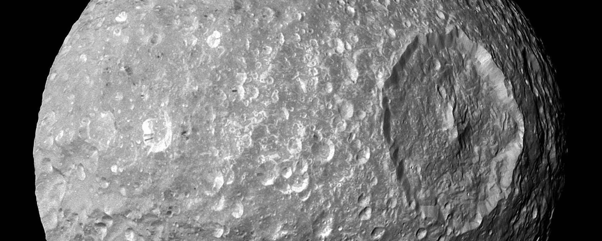 قمر ميماس الغامش يدور حول كوكب زحل  - سبوتنيك عربي, 1920, 23.01.2023