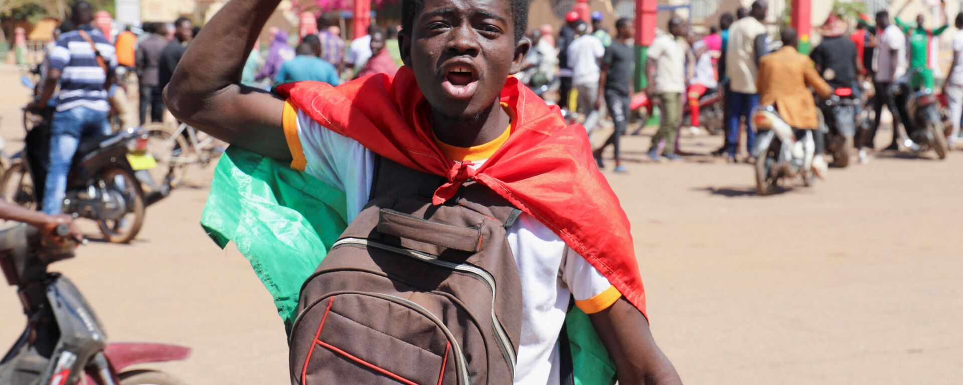 جيش بوركينا فاسو ينتشر في شوارع المدن، بعد إقالة الرئيس وحل الحكومة والبرلمان وإغلاق الحدود، 24 يناير 2022 - سبوتنيك عربي, 1920, 25.01.2022