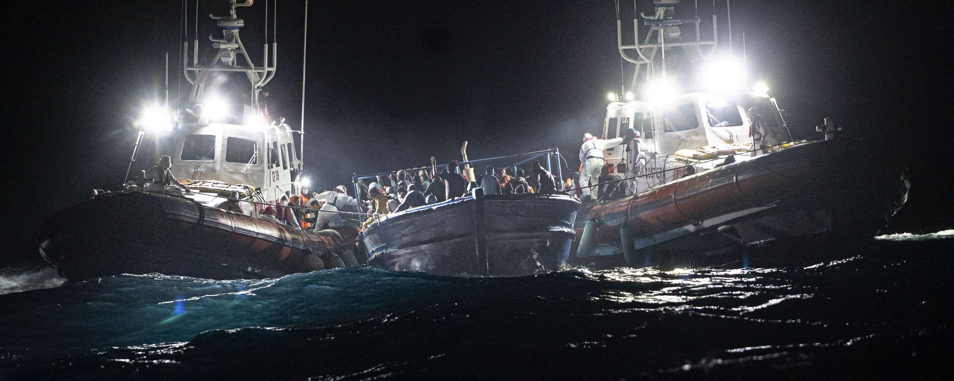 إنقاذ مهاجرين قبالة سواحل لامبيدوزا، 25 يناير 2022. - سبوتنيك عربي, 1920, 17.06.2022