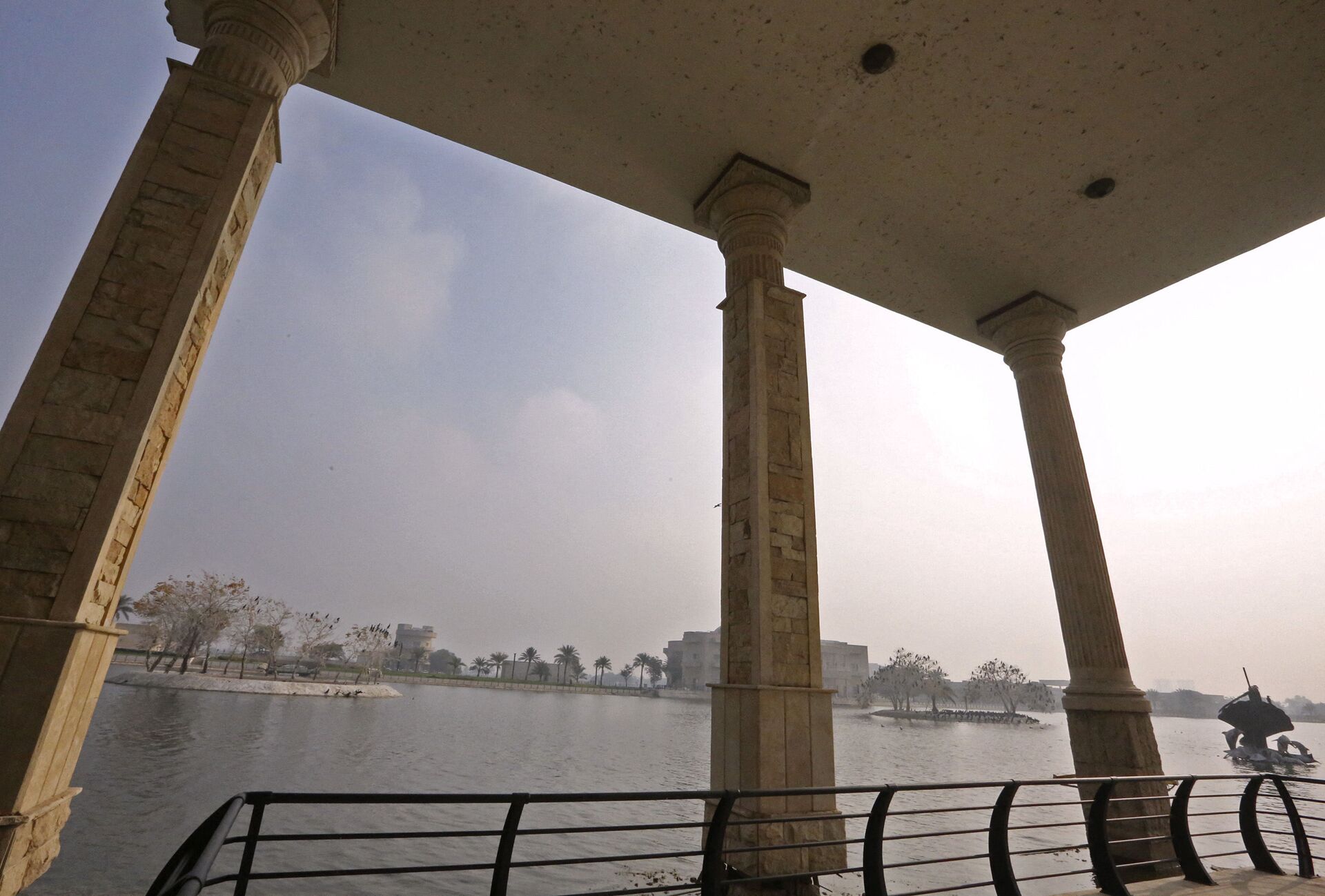 صورة تظهر أحد مجمعات قصور الرئيس العراقي السابق صدام حسين بالقرب من مطار بغداد الدولي، العراق 12 يناير 2022. - سبوتنيك عربي, 1920, 03.02.2022